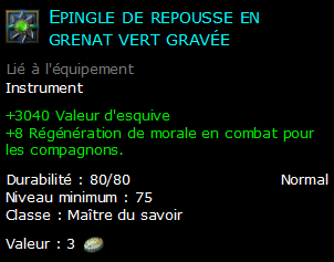 Epingle de repousse en grenat vert gravée